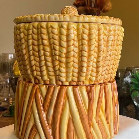 Serving Dish/Soup Tureen - Picture 1 of 9